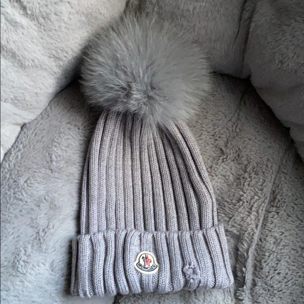 Moncler hat